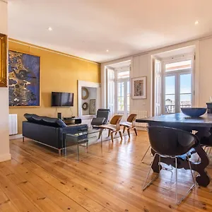 https://castelo-design-aparment-w-balcony-super-view-by-lovelystay.hotels-lisbon-portugal.com